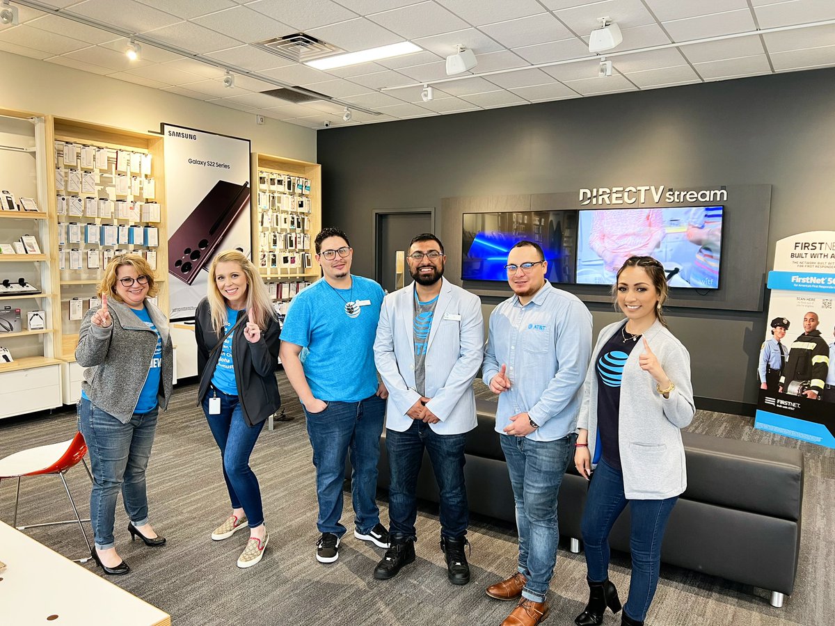 Field Friday  visits with our partners <a href="/TamiTiller1/">Tami Tiller</a> and a special cross market visit from <a href="/eddierios89/">Eddie Rios</a> with <a href="/KDeSantiago5/">Karla DeSantiago 🇲🇽</a> in Mount Joy and Lancaster TWE today! Lots of show and tell happening that will net big wins! #lifeatATT #ATTemp <a href="/yoder2/">James Yoder</a> <a href="/OHPAunstOHPAble/">#unstOHPAble</a> @BrianWest_OHPA