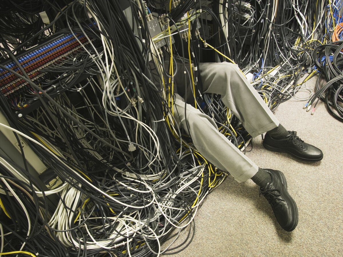 s3ctur's tweet photo. How do you handle the extra length of cable on your desk when doing cable management? https://t.co/J1STTUQZy9