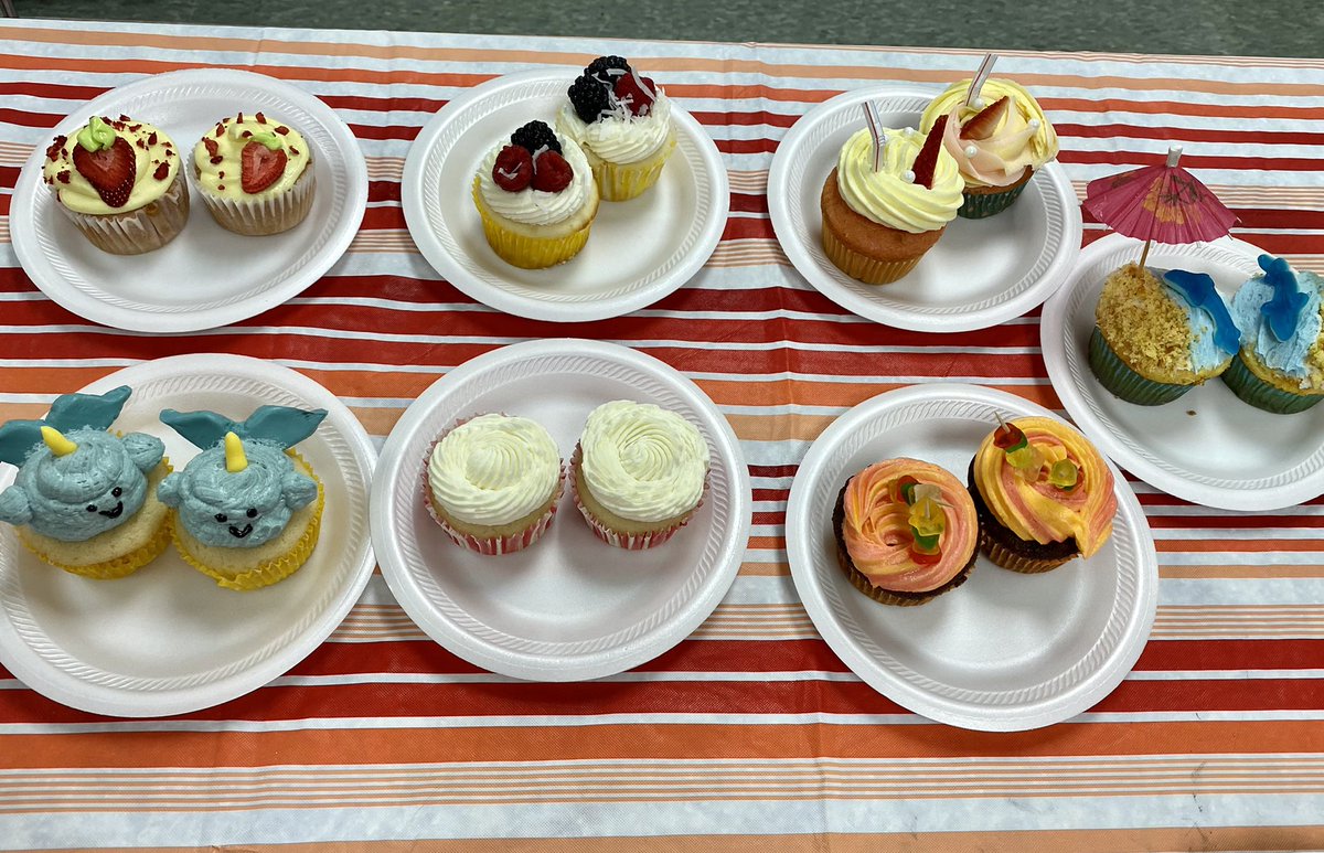 MrsWrite31's tweet photo. Highlight of a busy Friday: judging Cupcake Wars! Thanks to talented @NixaHighSchool students for a delicious treat! https://t.co/9EP2zk8aeE