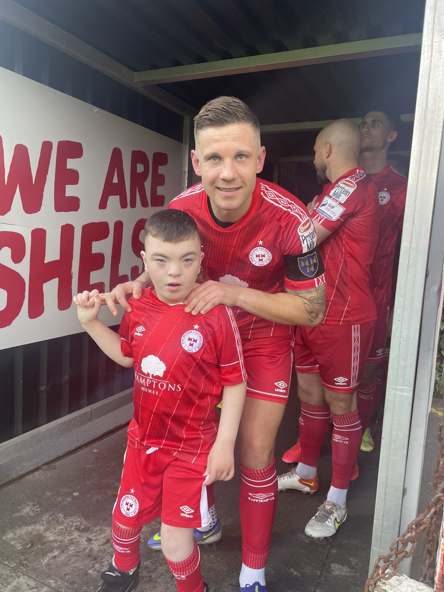 andrewebyrne's tweet photo. Looks like he is your lucky charm @LukeByrne93 . @shelsfc @UmbroIreland https://t.co/vVD6zZSCkI