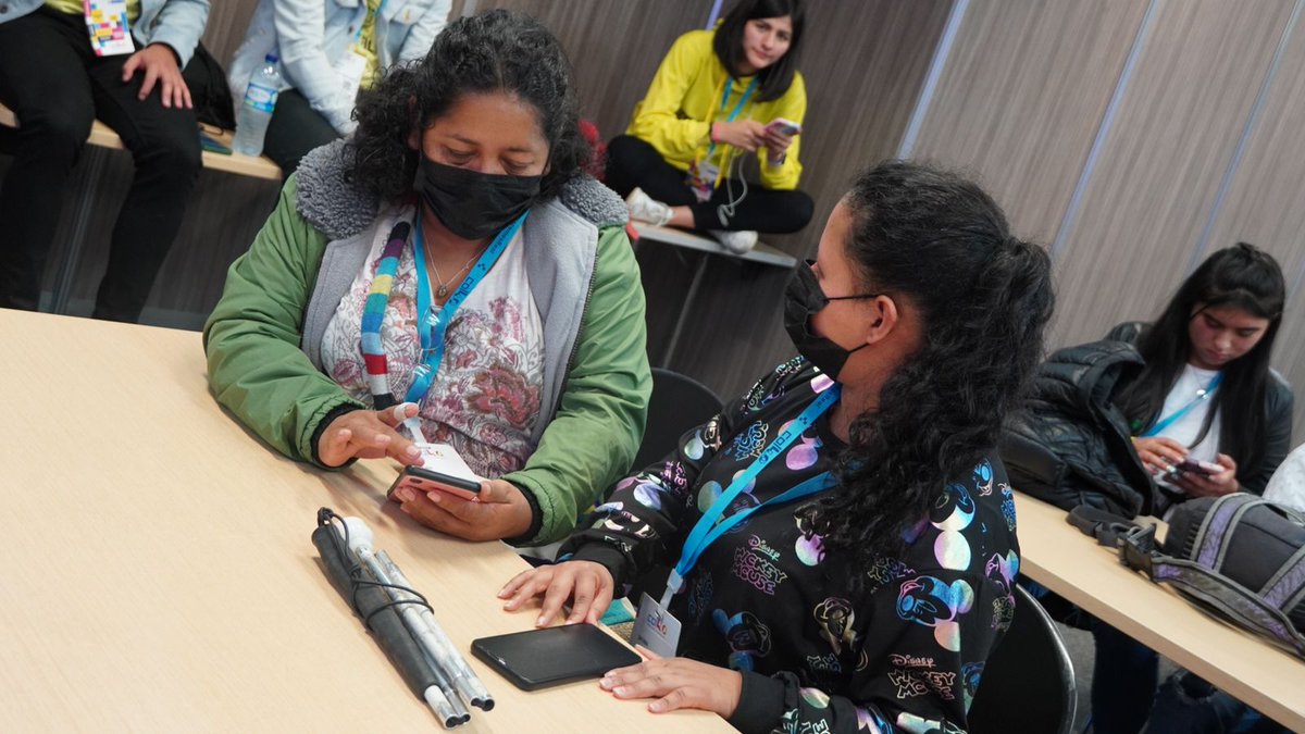 MujeresTIC_Co's tweet photo. Hoy en el taller de #Colombia40 'Siente audiovisual, haz tu historia real con el @Ministerio_TIC y @smartfilmsco' le contamos a los asistentes sobre #RedvolucionariasTIC, una categoría, donde a través del 🤳 celular, mujeres cuentan historias de mujeres poderosas. #Col40Viernes https://t.co/c9BEqfKGzl