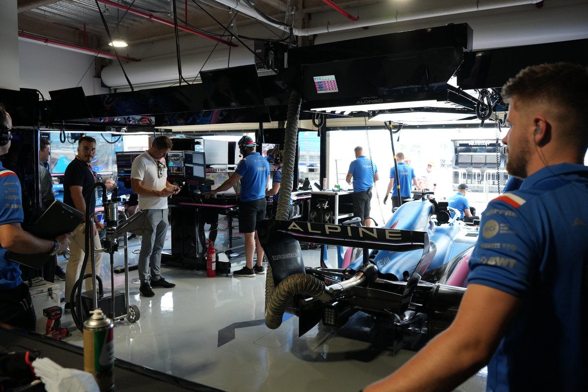 SensorTower's tweet photo. FP1 session ☑️ 

https://t.co/TH8VAUqfdQ are in the pit with @AlpineF1Team at the #MiamiGP 🏎️ 

#Formula1 #F1 #FormulaOne #Alpine https://t.co/IxeHy5SMAM