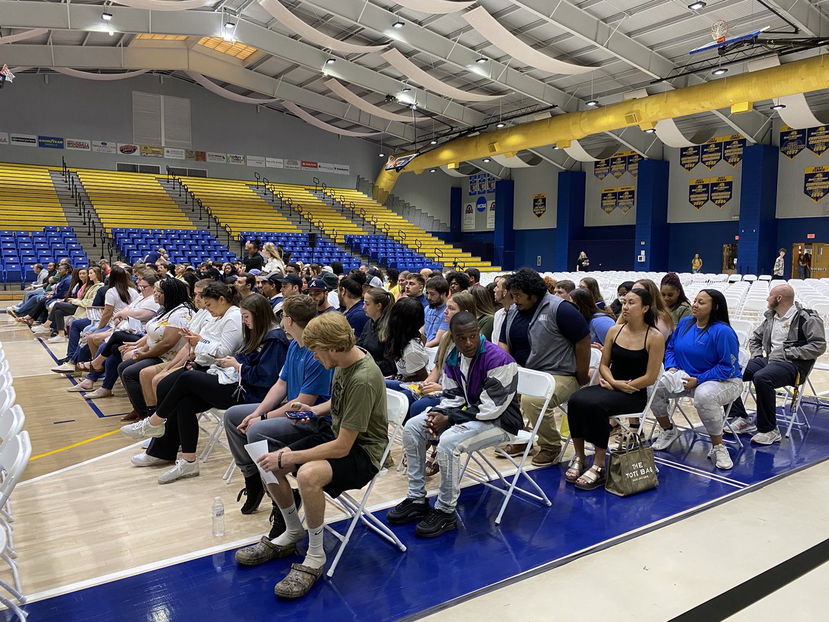 AverettAlumni's tweet photo. It’s happening! The Class of 2022 is in rehearsal and will soon join the ranks as Averett alumni! #AllAverett #AverettGrad https://t.co/oagzJnmJUI