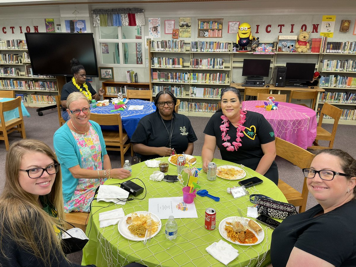 A. Tyghter tweet media