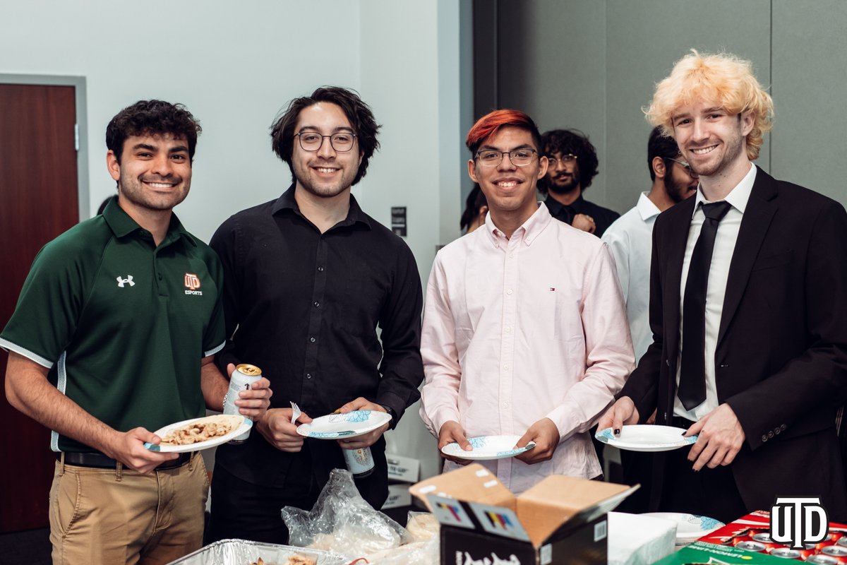 UTDEsports's tweet photo. And that concludes our 2021-2022 season. 🍾

For the first time in 3 years, we finally were able to gather members of our entire department (athletes, creators, and staff) for our end-of-year esports banquet. 🥂🏆

📸 Photos &amp; MVP Awards: https://t.co/nHOck0bICK https://t.co/QCnQRsxKZT