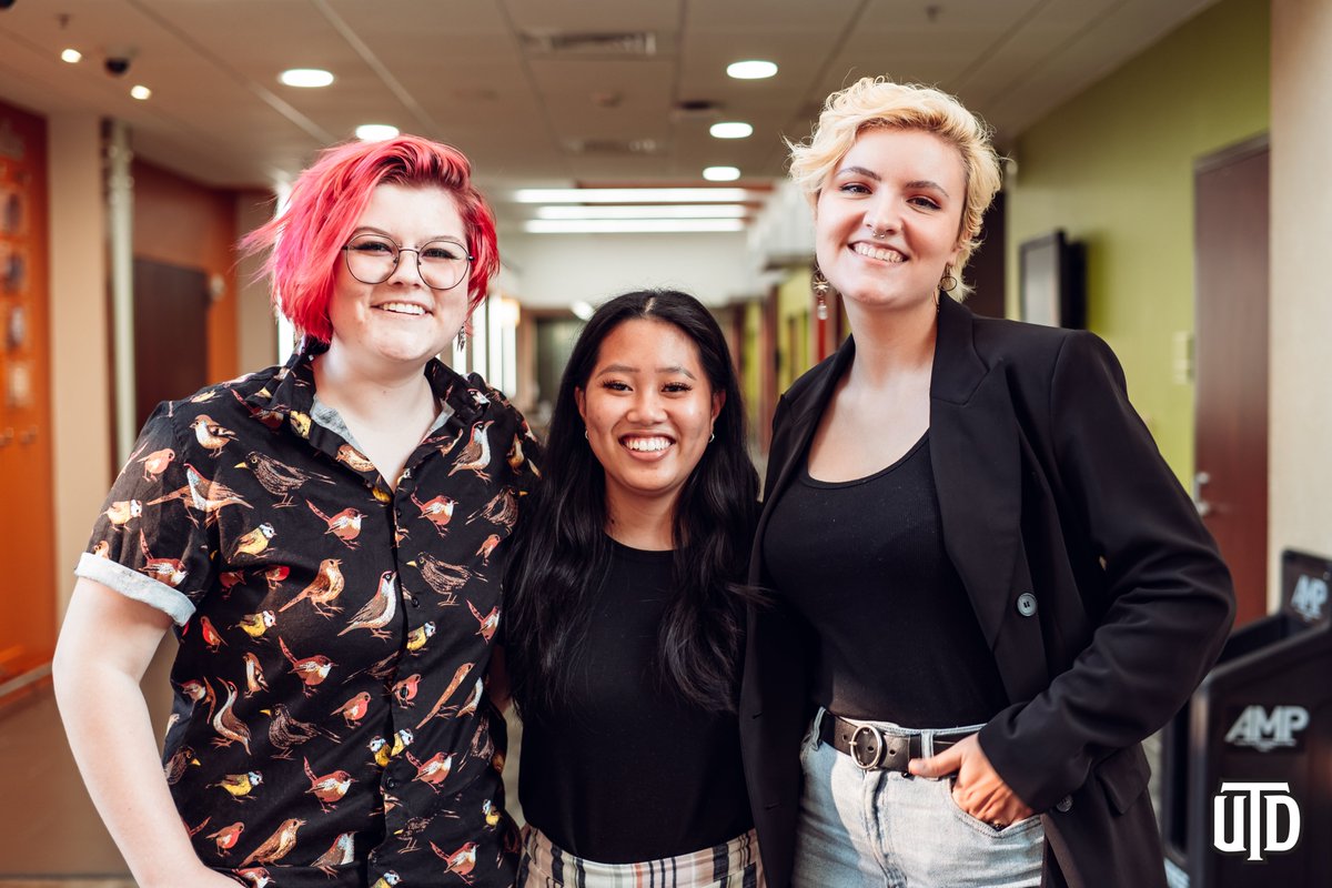 UTDEsports's tweet photo. And that concludes our 2021-2022 season. 🍾

For the first time in 3 years, we finally were able to gather members of our entire department (athletes, creators, and staff) for our end-of-year esports banquet. 🥂🏆

📸 Photos &amp; MVP Awards: https://t.co/nHOck0bICK https://t.co/QCnQRsxKZT