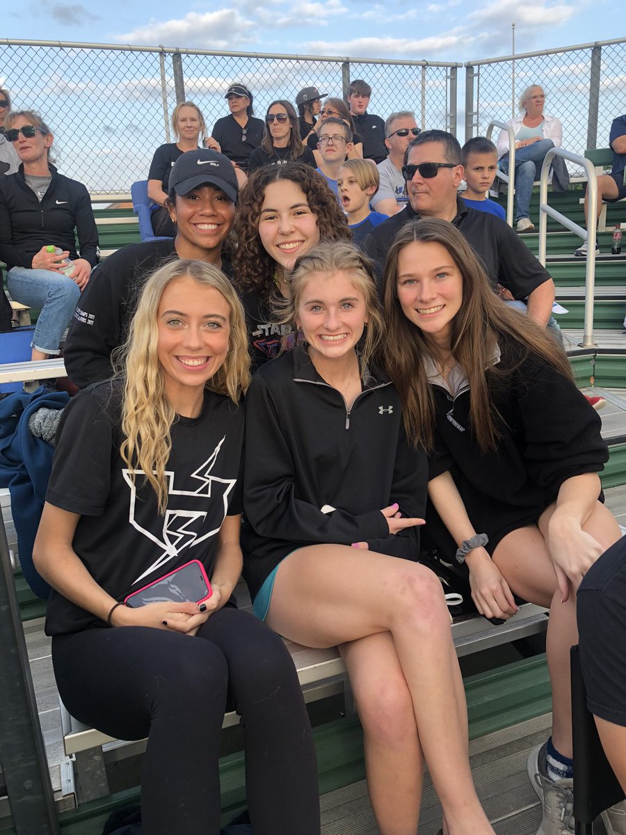 HebronSoftball's tweet photo. Hawk fans… y’all were AMAZING last week!! See you all again tonight?🤩🤩 https://t.co/WLn55F4aNt