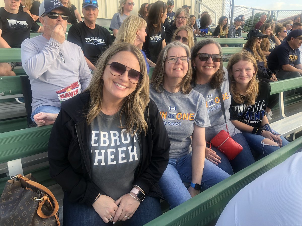 HebronSoftball's tweet photo. Hawk fans… y’all were AMAZING last week!! See you all again tonight?🤩🤩 https://t.co/WLn55F4aNt