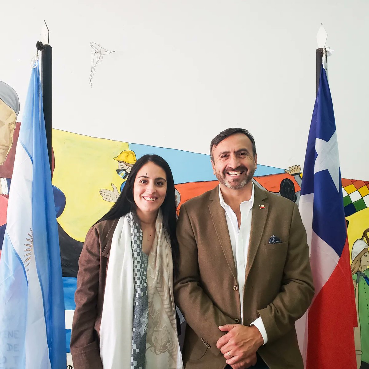 AleBarro5's tweet photo. 🇦🇷🤝🇨🇱| Hoy firmamos un acuerdo de Cooperación Internacional con el Diputado Nacional de la República de Chile, Francisco Pulgar.
Fortaleciendo de esta forma nuestros vínculos culturales, turísticos y deportivos.
#integracionargentinachilena
#pjmalargüe https://t.co/hptEN64vGr