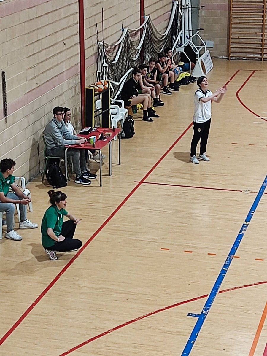 Front1989EBC's tweet photo. També avui horabaixa al pavelló #to_rent.
Duel a les banquetes, @Morillo_Morla 🆚 @VirFerreiro .
Presents al partit del #MiniNegre 🆚 @CBSANTAMARIA
#FRONT1989
#123Esporles #negreigroc #verdhistoric #nohaymasconos https://t.co/bTv5U7GlEL
