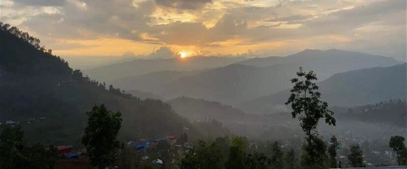 Khusbu60008936's tweet photo. यहाँ  एक  छुटै काहानी छ मेरो 
समय संगै जिऊने बानिछ मेरो 
#पाँचथर https://t.co/Tm5o5wS82y