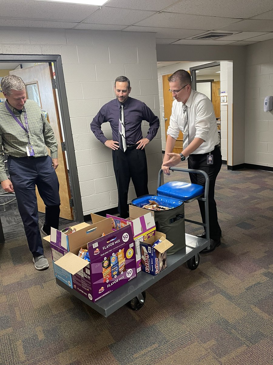 MrsMasters0708's tweet photo. Big Thank you to AVE admin and Lakeview Church for all the appreciation gifts this week! We felt the love! (Forgot to get a pic of the coffee bar) @Derek_Eaton19 @MrJBolek @lakeviewchurch https://t.co/RdaZDmLUlM