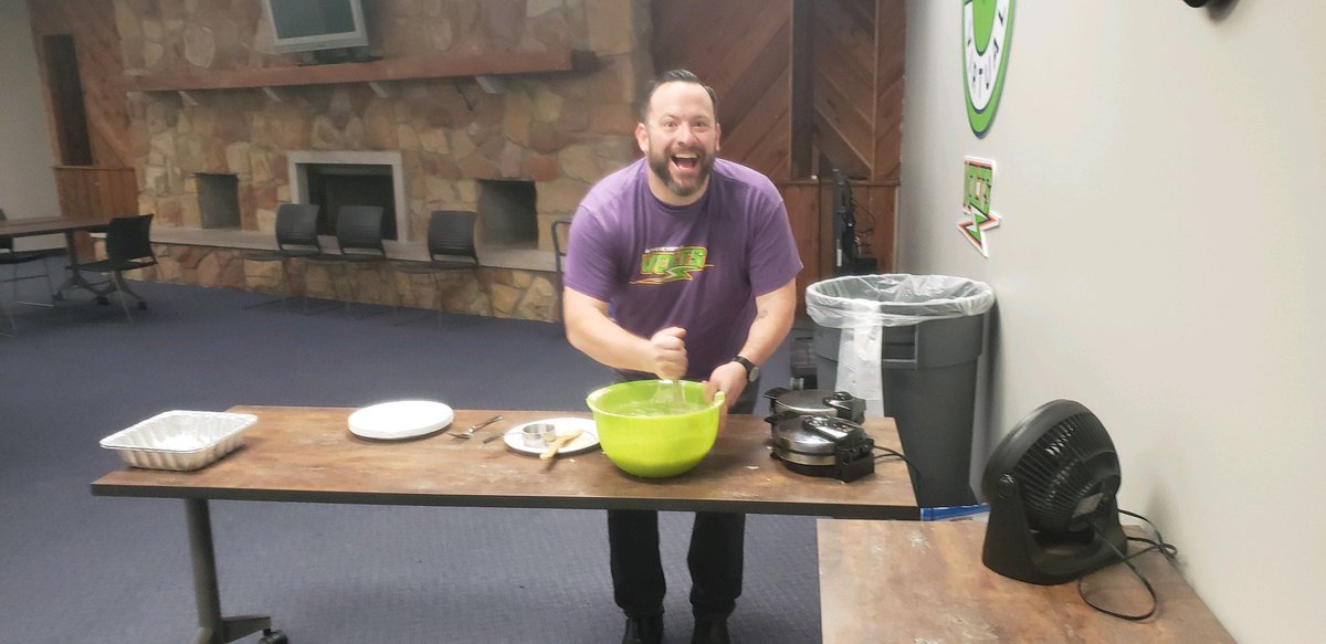 MrsMasters0708's tweet photo. Big Thank you to AVE admin and Lakeview Church for all the appreciation gifts this week! We felt the love! (Forgot to get a pic of the coffee bar) @Derek_Eaton19 @MrJBolek @lakeviewchurch https://t.co/RdaZDmLUlM