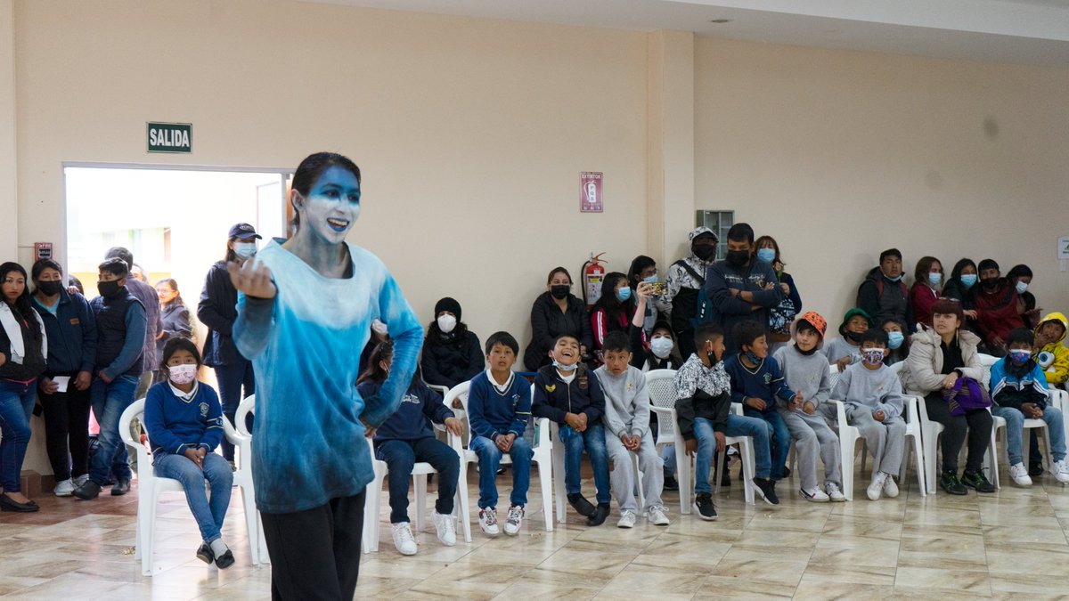 fonag's tweet photo. En el marco del proyecto Caravanas de Arte, estudiantes de 5.º año de la escuela Pichincha de Lloa, presentaron una obra teatral sobre el cuidado del agua. Además, estudiantes de la Facultad de Arte de la Universidad Central realizaron una obra sobre el cuidado de los páramos. https://t.co/ppYFzqeRhu