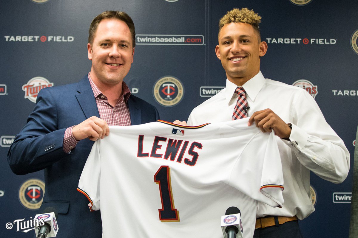 JSerraLionsBB's tweet photo. Welcome to the show kid! https://t.co/Un2HsxTsGM