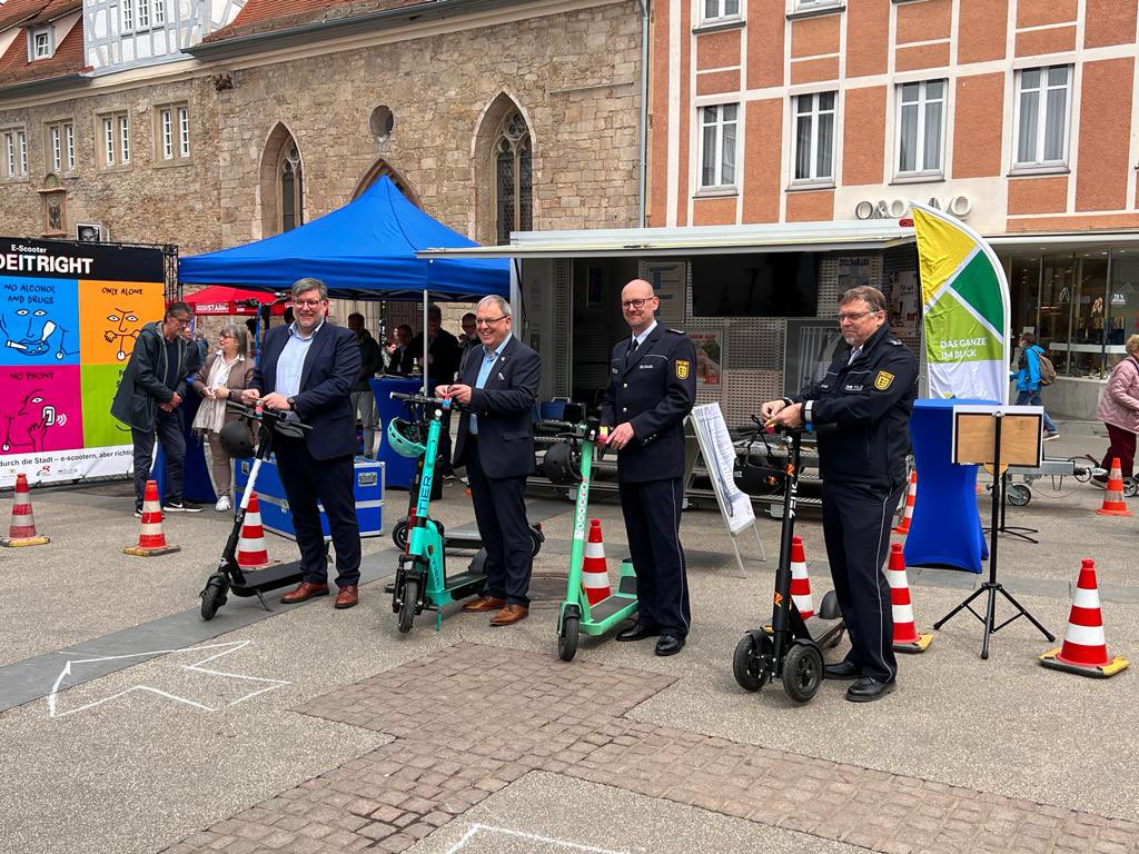 Zeus_Scooters's tweet photo. Mobility day in Reutlingen today 🛴
Thank you to everyone who came along, it was great to share our safety tips and tricks! We hope you enjoyed it as much as we did🤩
#mobilityday #escooter #sustainabletravel #rideitright #reutlingen https://t.co/403W6o136Q