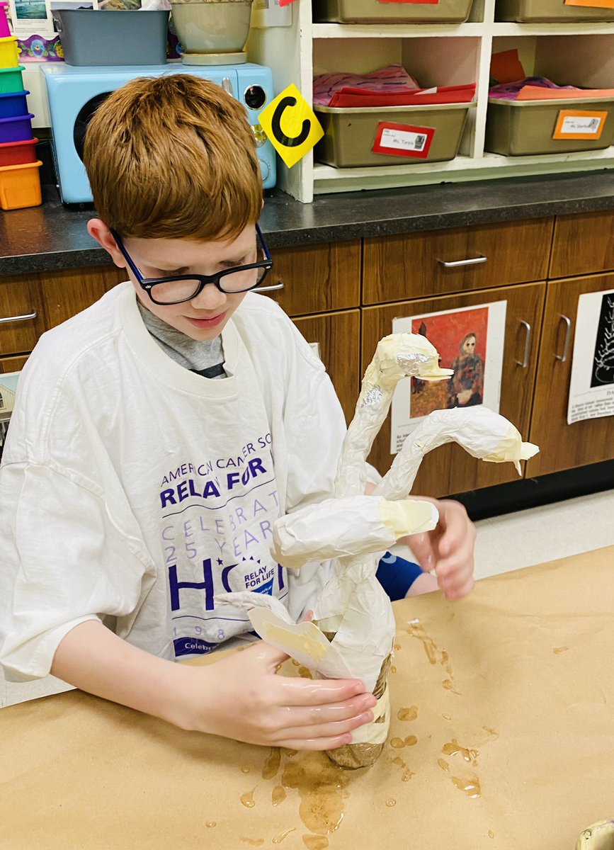SusanPaige14's tweet photo. Papier mache’ time in 4th grade @JCWestElem https://t.co/pYYR3PoiwO