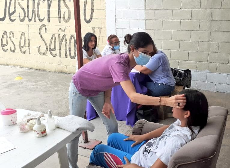 Inclusión y apoyo a más de 30 privadas de libertad en el marco del Día de las Madres.  #UnearteEsCultura <a href="/mirelct/">Mirelys Contreras</a> <a href="/Abg_Chavista/">Gil Yajure</a>
