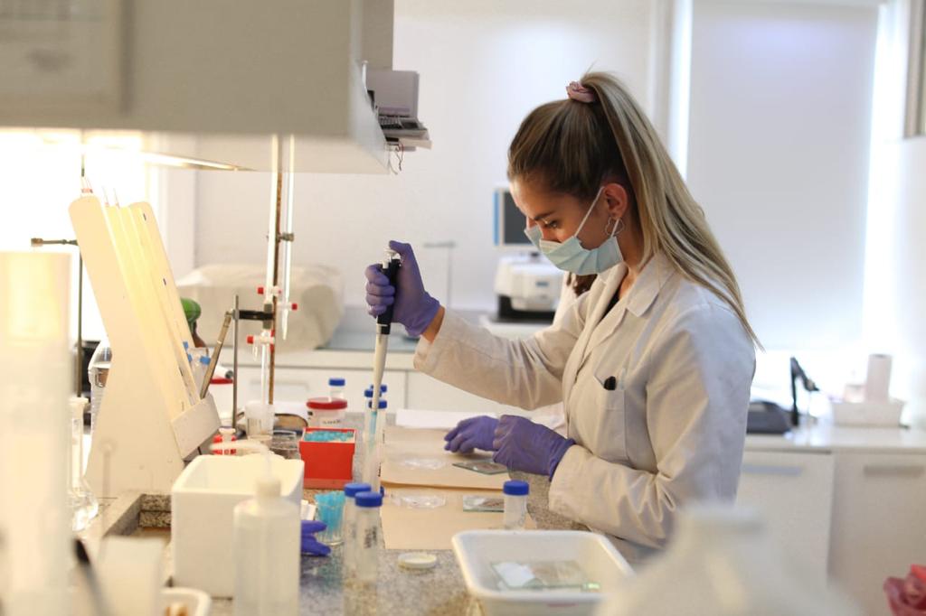 Juliloustau's tweet photo. Lanzamos en Mar del Plata la línea de asistencia a laboratorios del Programa de Fortalecimiento de la Calidad. El objetivo es incrementar la cantidad de laboratorios acreditados según estándares internacionales para potenciar la capacidad exportadora de nuestra industria. https://t.co/Zj0ZY5iy4p