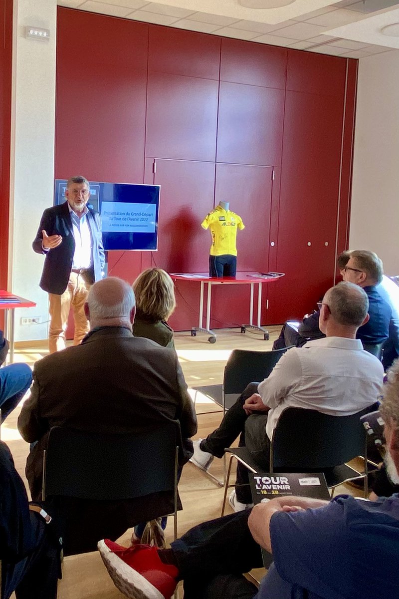 Lucbouard's tweet photo. J-100 du Grand Départ de la 58e édition du @tourdelavenir à @larochesuryonfr !

Après @LeTour en 2018, c’est un événement exceptionnel pour la #Vendée du vélo : 26 équipes, 156 coureurs prendront le départ les 18 et 19 août du prélude et de la 1re étape à La Roche-sur-Yon #lrsy https://t.co/6MTTZJMBj2