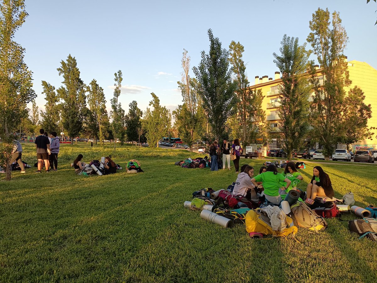 esplaiscatalans's tweet photo. Ja comença a arribar el jovent a l' #Esplaiada2022 amb moltes ganes!!✌️ Benvingudes i benvinguts!! 

#LaVeuDelsInfants #Esplac40Anys https://t.co/bGrK52RgWc