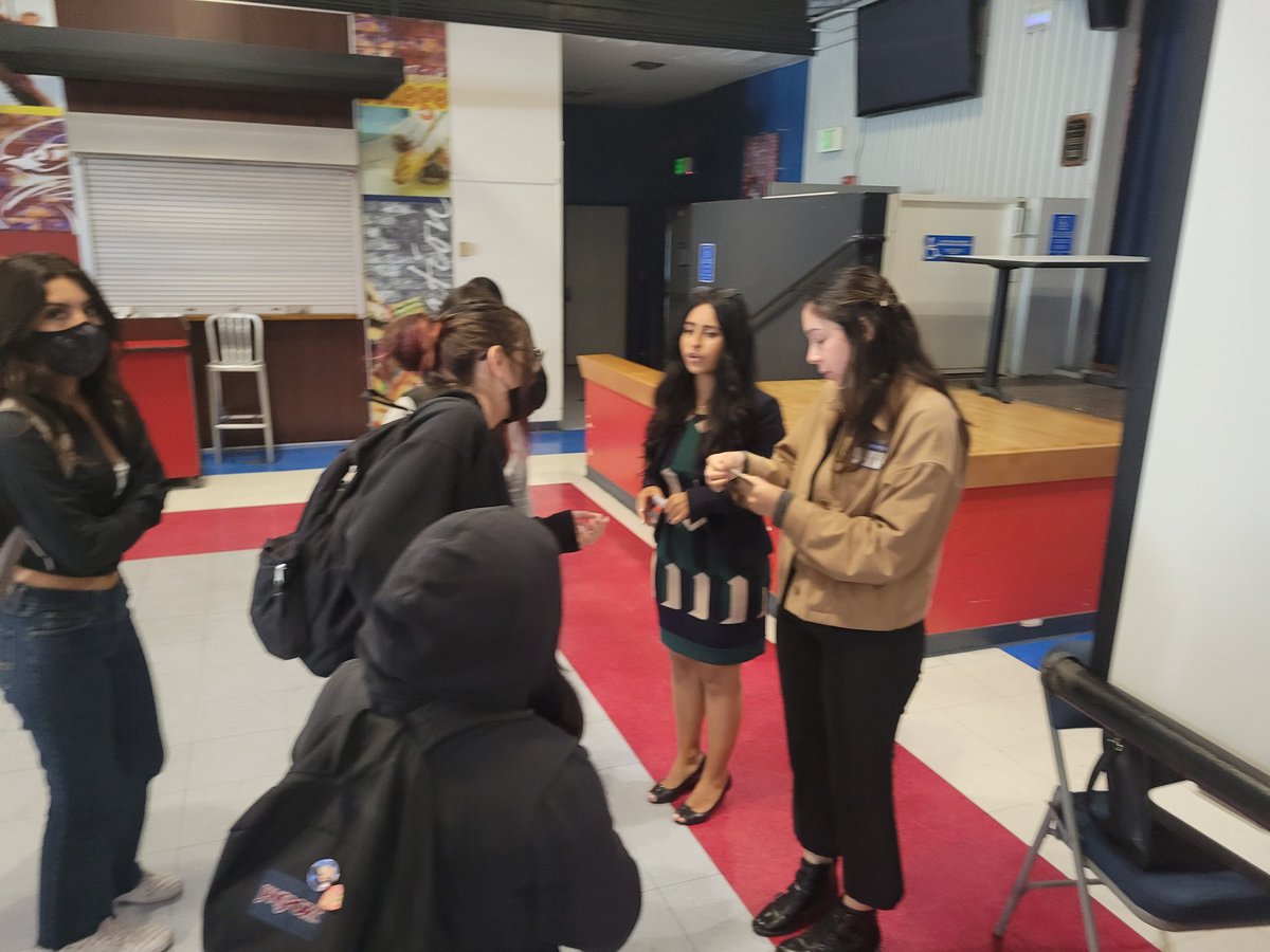 jghsace1's tweet photo. Thank you to Monica and Jazlyn from Downey Federal Credit Union for talking to our students about the importance of financial literacy. We are excited for our partnership and future workshops.

@DowneyFCU @GlennEaglesSoar @NLMUSDPathways https://t.co/REF1WDQDAU