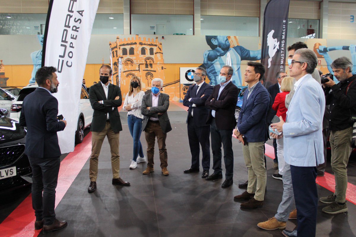 roslufe's tweet image. A @DeputacionOU con ACAUTO na inauguración da IV CAR OUTLET #Ourense en @EXPOURENSE. A mellor oferta de Galicia en vehículos de ocasión. 14 concesionarias e 400 vehículos. #ACAUTO. Colaboran Deputación de Ourense e @SomosABANCA