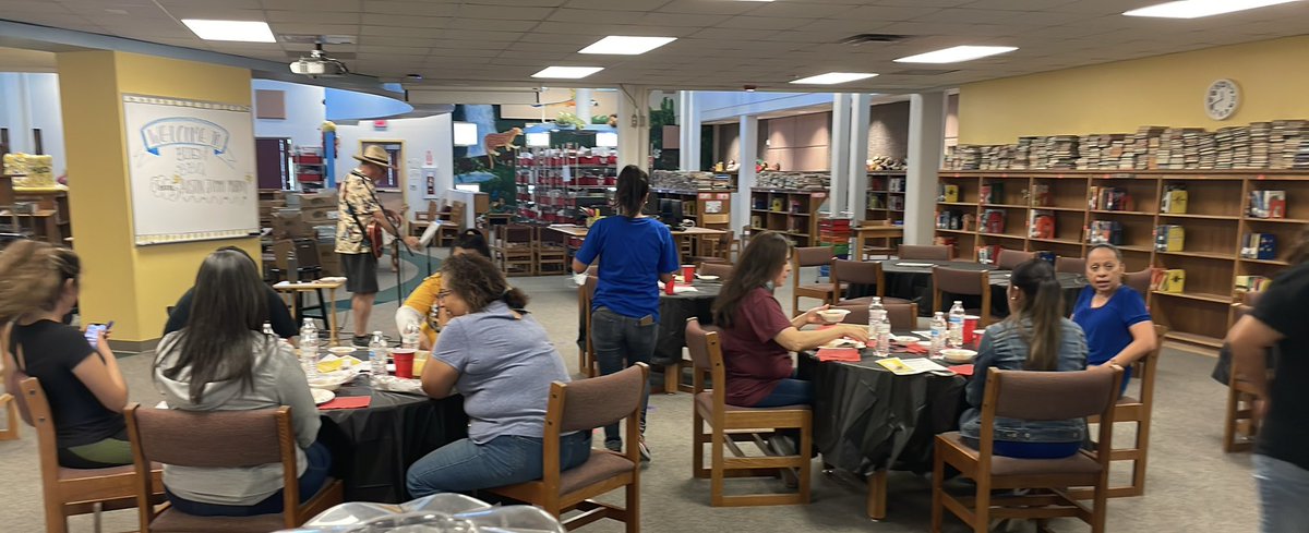 BMartinez_CI's tweet photo. Promoting Better Hearing and Speech Month at the Blues &amp; BBQ Teacher Appreciation Lunch 🍴 at @Hueco_ES https://t.co/KfVH7ypGSE