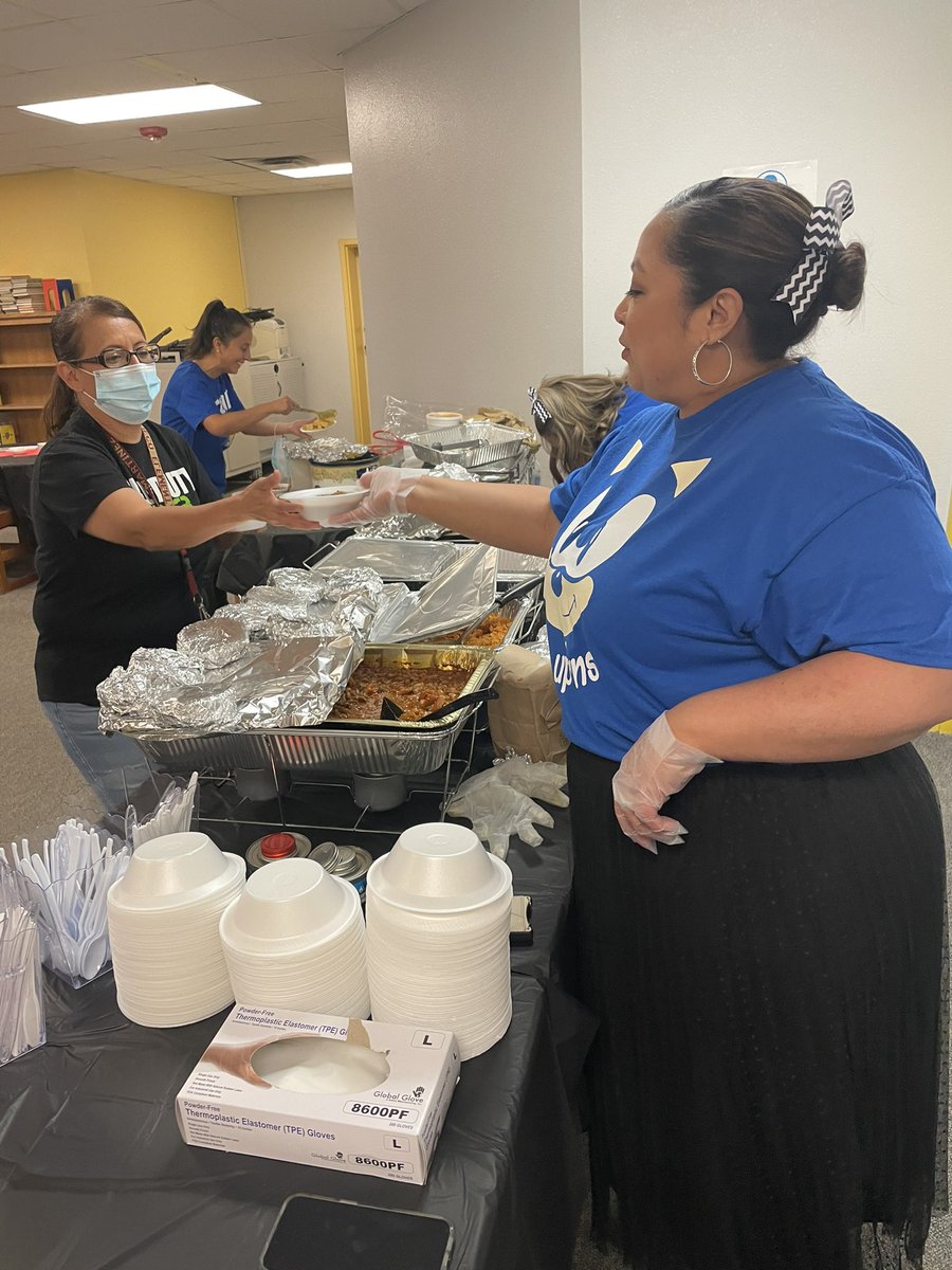 BMartinez_CI's tweet photo. Promoting Better Hearing and Speech Month at the Blues &amp; BBQ Teacher Appreciation Lunch 🍴 at @Hueco_ES https://t.co/KfVH7ypGSE