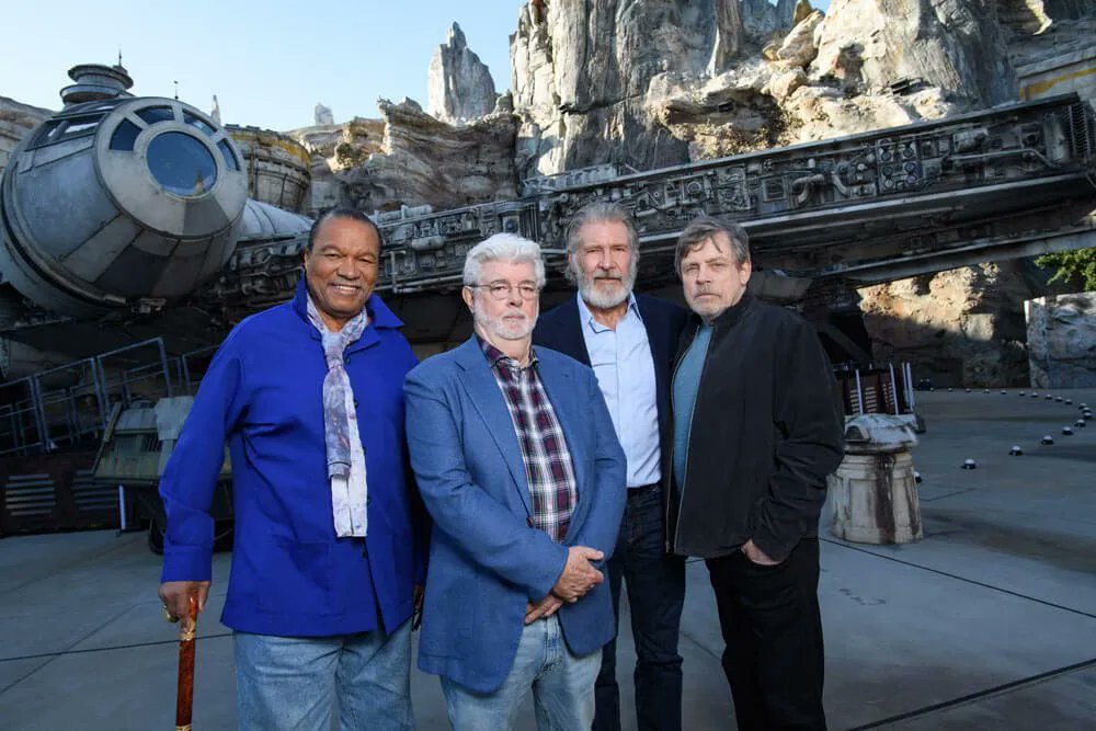 InsideTheMagic's tweet photo. George Lucas Impersonator Tricks Disneyland Guests
https://t.co/y14IVkQyAJ

#Disneyland #StarWars #MayThe4thBeWithYou #RevengeOfThe5th https://t.co/FAUAvJVE10