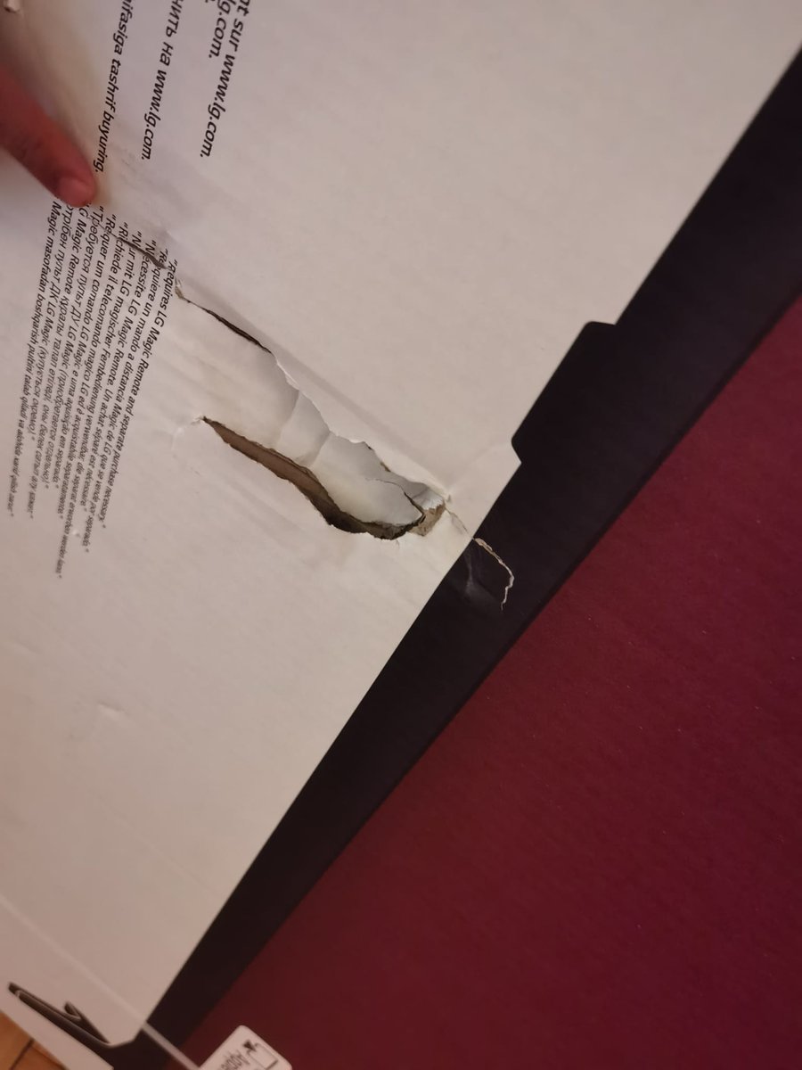 1988_su's tweet photo. @GLS_clientes así se atreven a entregar algo vuestra empresa??? Ya la caja tenía grande señales de maltrato y ni hablar los daños del televisor... #noaGLS #pésimos #malservicio https://t.co/LcAh6SHtXZ