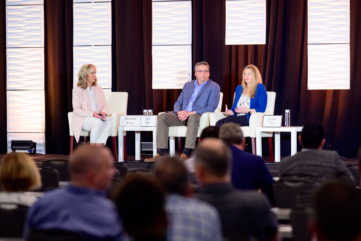 Michelle_M_King's tweet photo. I enjoyed the conversation with @CustomersBank Jennifer Frost and Jeff Dick at @mstreetbank_ #fxt22 https://t.co/ZuwwjU3v9j
