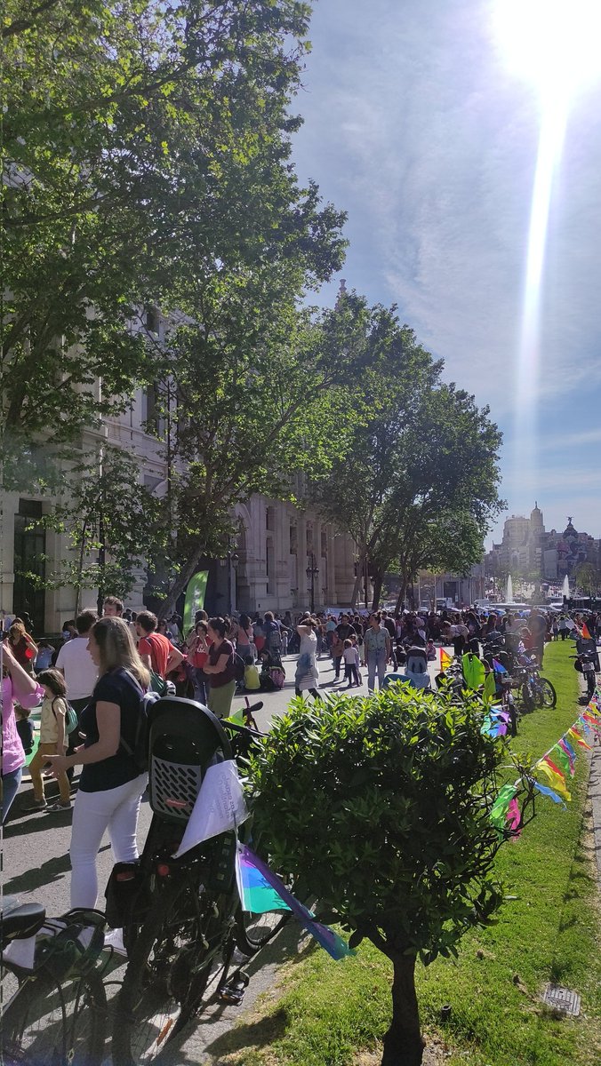 afalajara's tweet photo. Hoy llenamos el centro recordando las necesidades de los Centros escolares y calles de nuestras periferias. #Usera, concretamente.
#ColesSinHumos #SalidasSeguras
#RevueltaEscolar https://t.co/q72W78zeWZ