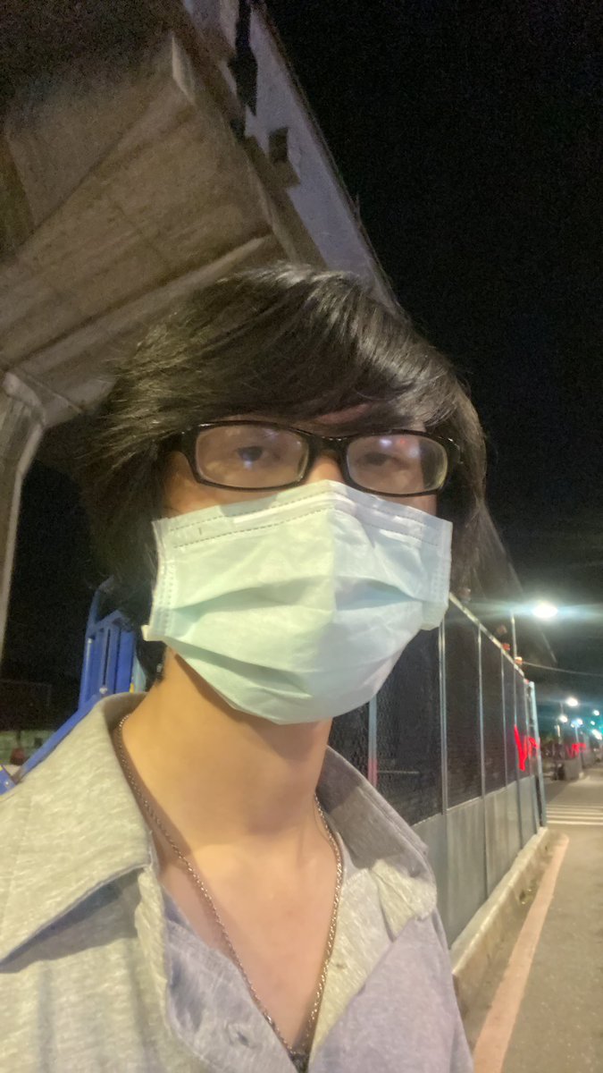 上大夜終於休息了
我頭髮好像該剪了⋯⋯
#好無聊#頭髮亂亂