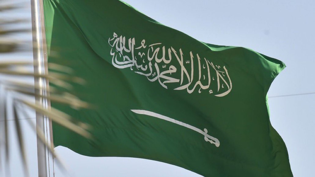 SoonSaudi's tweet photo. قريبًا :

يوم الاحد القادم سوف يبدأ سريان قرار قصر العمل على السعوديين في السكرتارية والترجمة وأمناء المخزون وإدخال البيانات 🇸🇦😍 https://t.co/cVdrsRFs0t