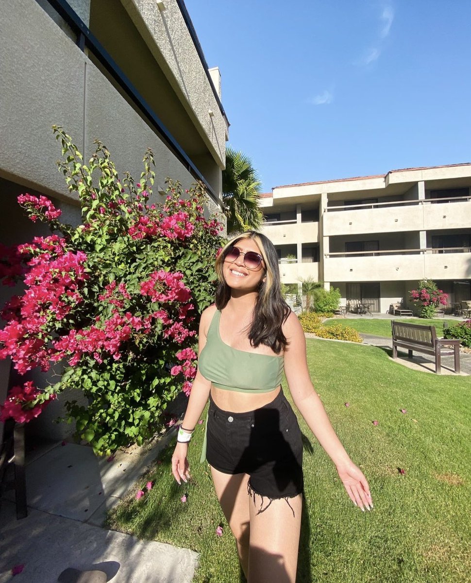 SigmaKappaCSULB's tweet photo. Today, we are featuring Kim Galdamez, Jerika Estrella, Catherine May Lucas-Castillo, and Kelli Cassacia. Over the years, we have watched them grow into such inspiring individuals. We're sad to let you go, but we're thrilled to see your accomplishments! #DoveLove #LBStateSigKap https://t.co/cTylU4Ytvd