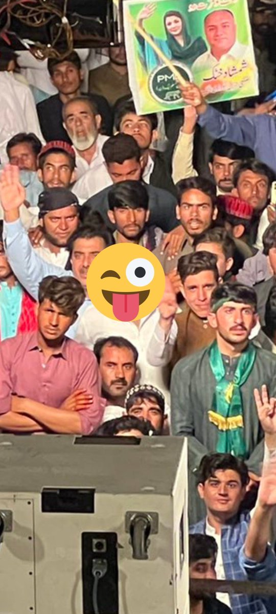 Aqib565's tweet photo. @MaryamNSharif Yh tarse huwe log hein hein jo maryam nawaz ko aise dekh rhy hein https://t.co/8diqkV5M7V