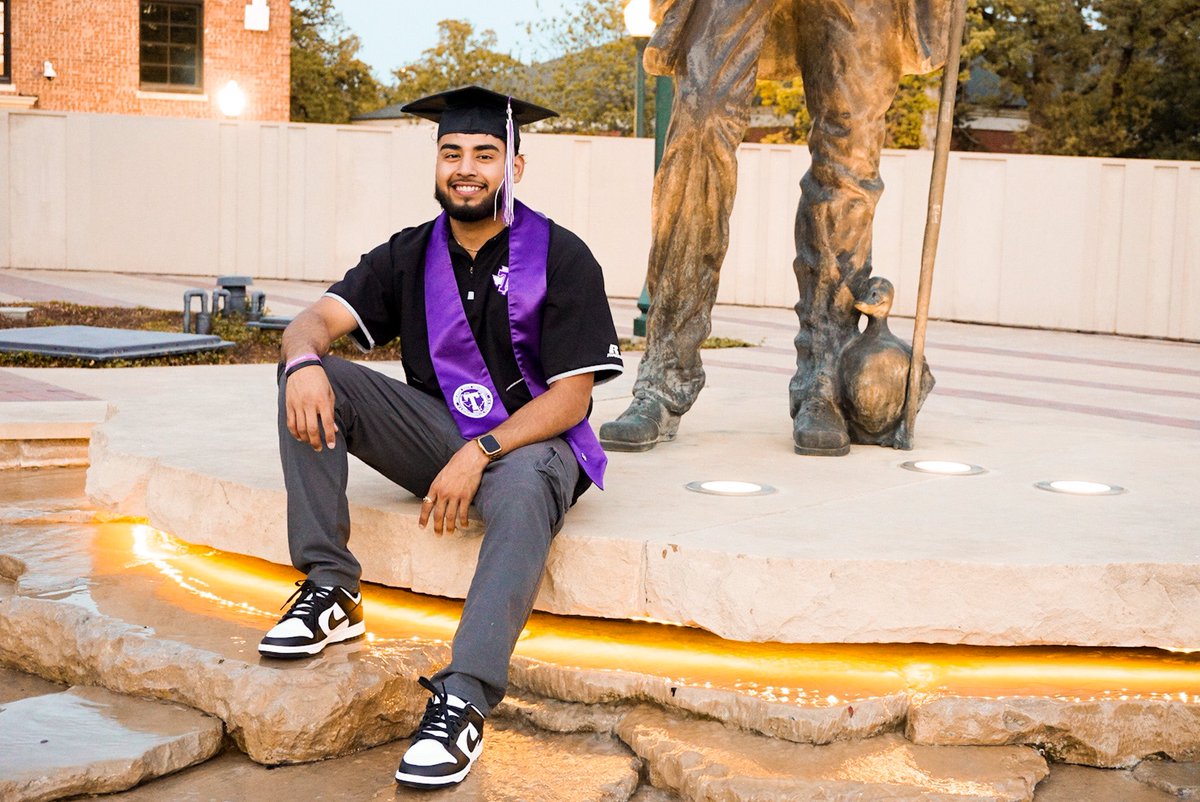 octaviom817's tweet photo. One more week 🎓🎉 #TSU22 https://t.co/GslaFZnTZX
