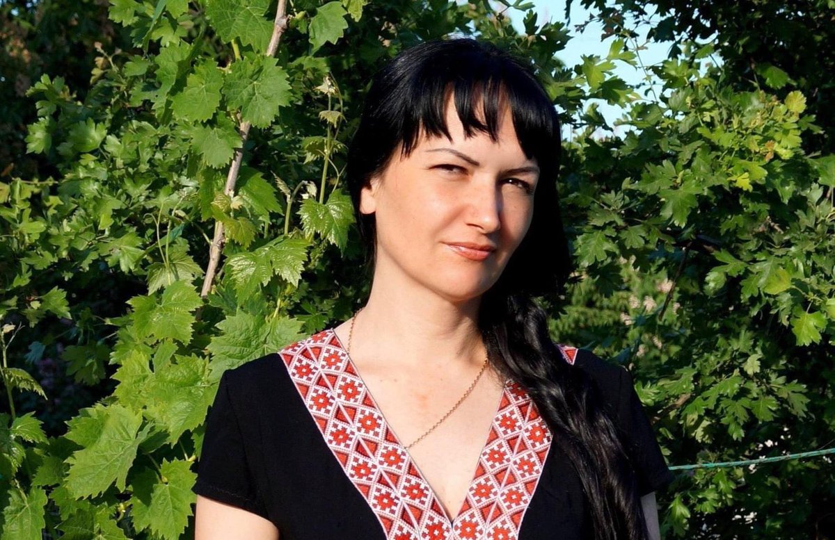 avalaina's tweet photo. Civil journalist Iryna Danylovich has a birthday today. She disappeared in the Crimea at 29 Apr. That day FSB searched her home. Irina's relatives still don’t know her whereabouts. Today, they brought gifts to the police in Simferopol, where she is likely to be held incommunicado https://t.co/SZNfXzbw9p