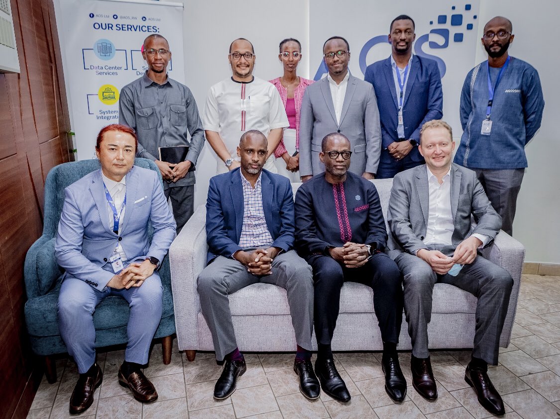 AOS_RW's tweet photo. This evening @AOS_RW received the Director General @DGSmartAfrica of @RealSmartAfrica , CEO of @RISARwanda @IBMuhizi and other representatives at the National Data Center. They discussed operations & other services provided by @AOS_RW . #LocalHosting @RwandaICT #RwOT https://t.co/wavVUNGwfe