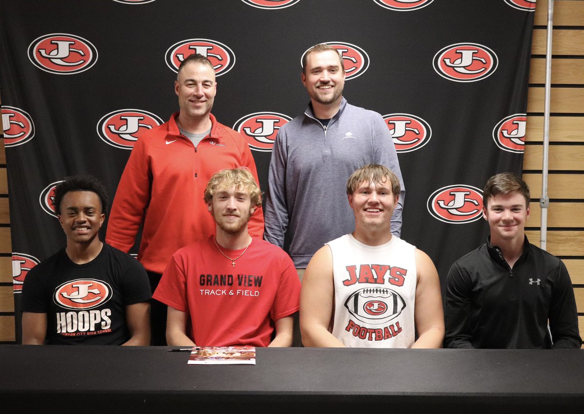 JeffCityHoops's tweet photo. Congrats to @ParkerGourley on his official signing yesterday with Grandview University Track & Field in Des Moines, IA! Grandview is getting a worker! #EarnTheSunrise #4SportLetterWinner #JCHoops https://t.co/EYQwMrEhDh