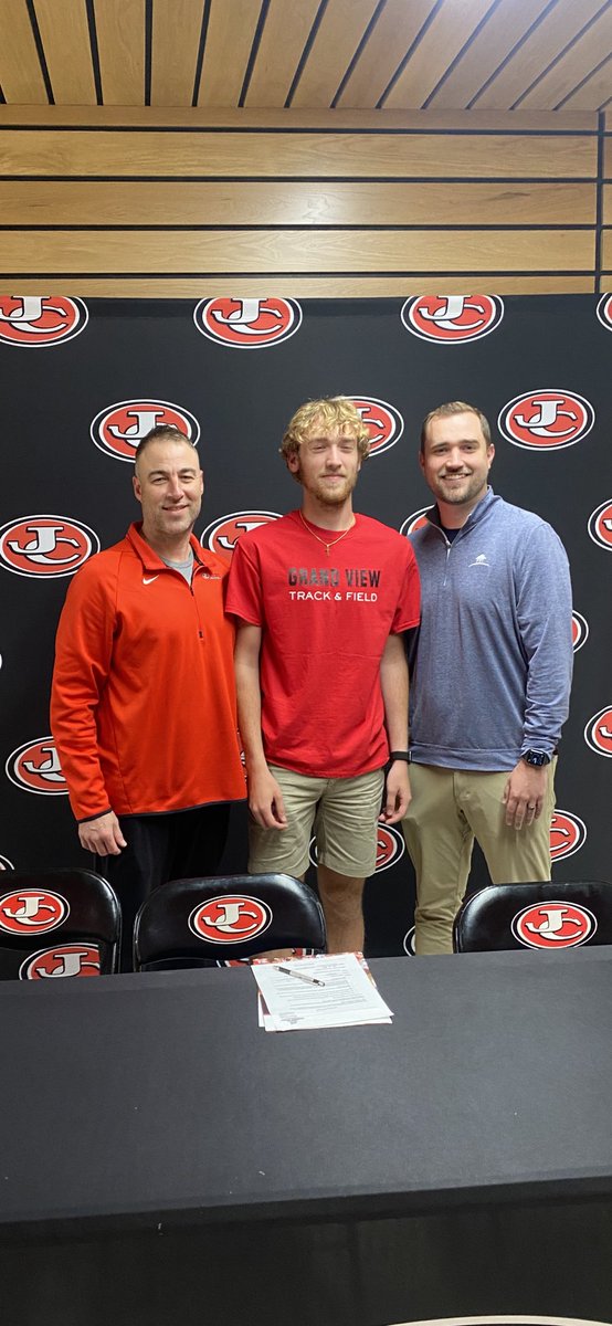JeffCityHoops's tweet photo. Congrats to @ParkerGourley on his official signing yesterday with Grandview University Track & Field in Des Moines, IA! Grandview is getting a worker! #EarnTheSunrise #4SportLetterWinner #JCHoops https://t.co/EYQwMrEhDh