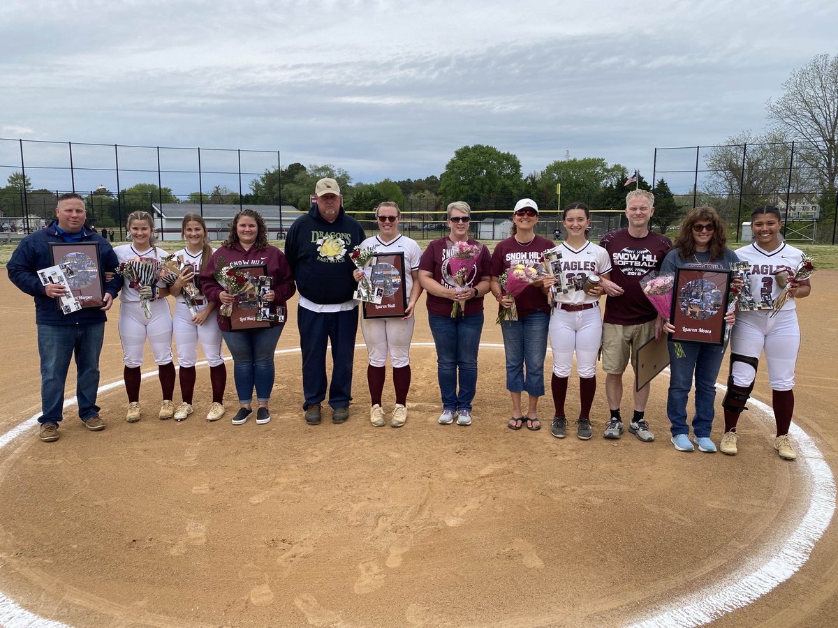 SHHSEagles's tweet photo. Congratulations, senior lady eagles on the softball team! #SHHSEagles #weSOARhigher #WorcesterSystem https://t.co/2MNnqVfsd3
