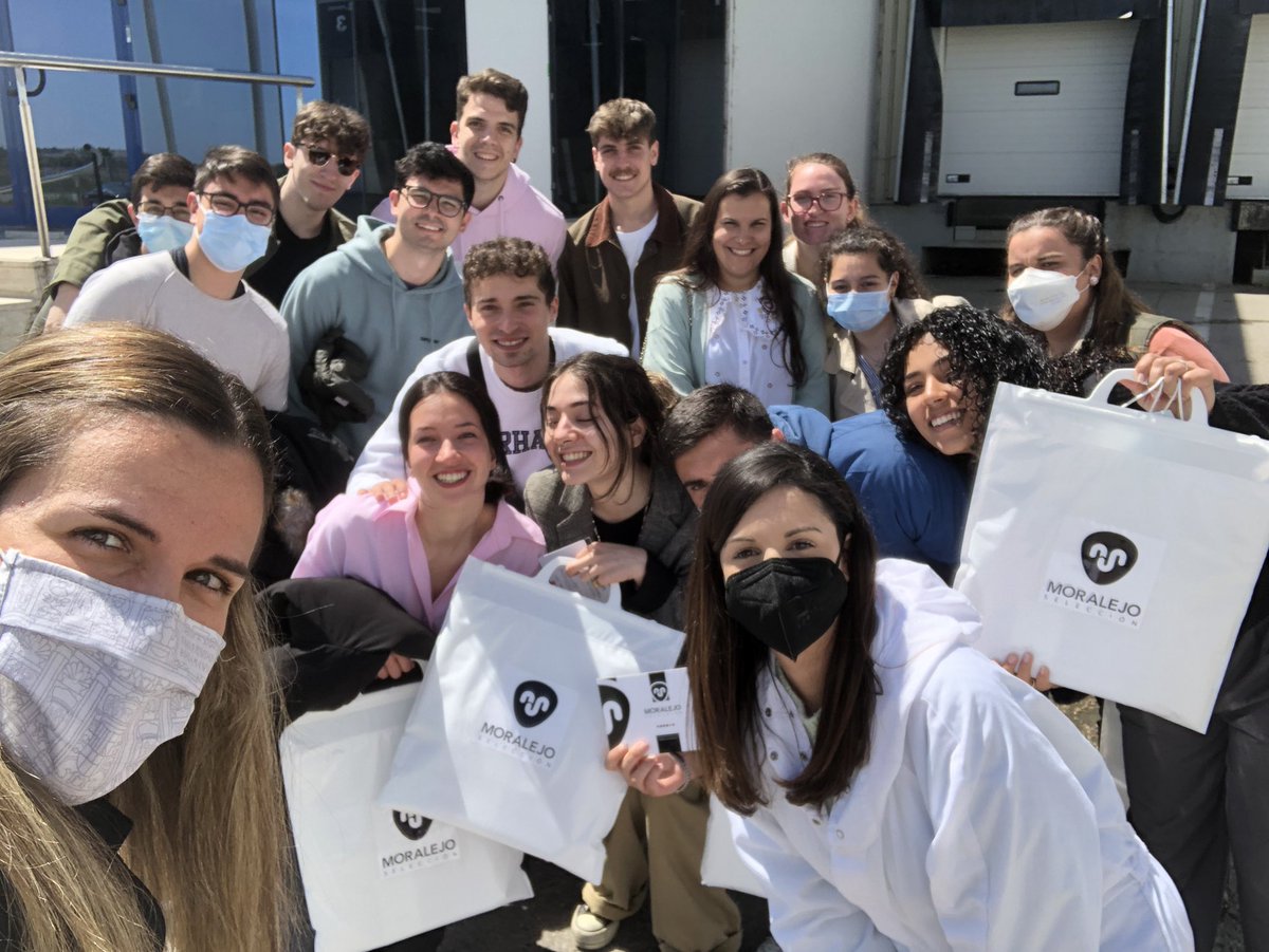 EconomiaUsal's tweet photo. 👏🏻Desde el ♥️ de #zamora hacía el resto del 🌍. Hoy los #estudiantes de #4ADE @EconomiaUsal @usal han vivido una #visita a @SeleccMoralejo ilusionante. Una empresa que transmite #pasion, #ilusion y unos #valores sociales destacables. Gracias por tanto. ♥️
#practicasdecampo https://t.co/RwnGGNcI8b