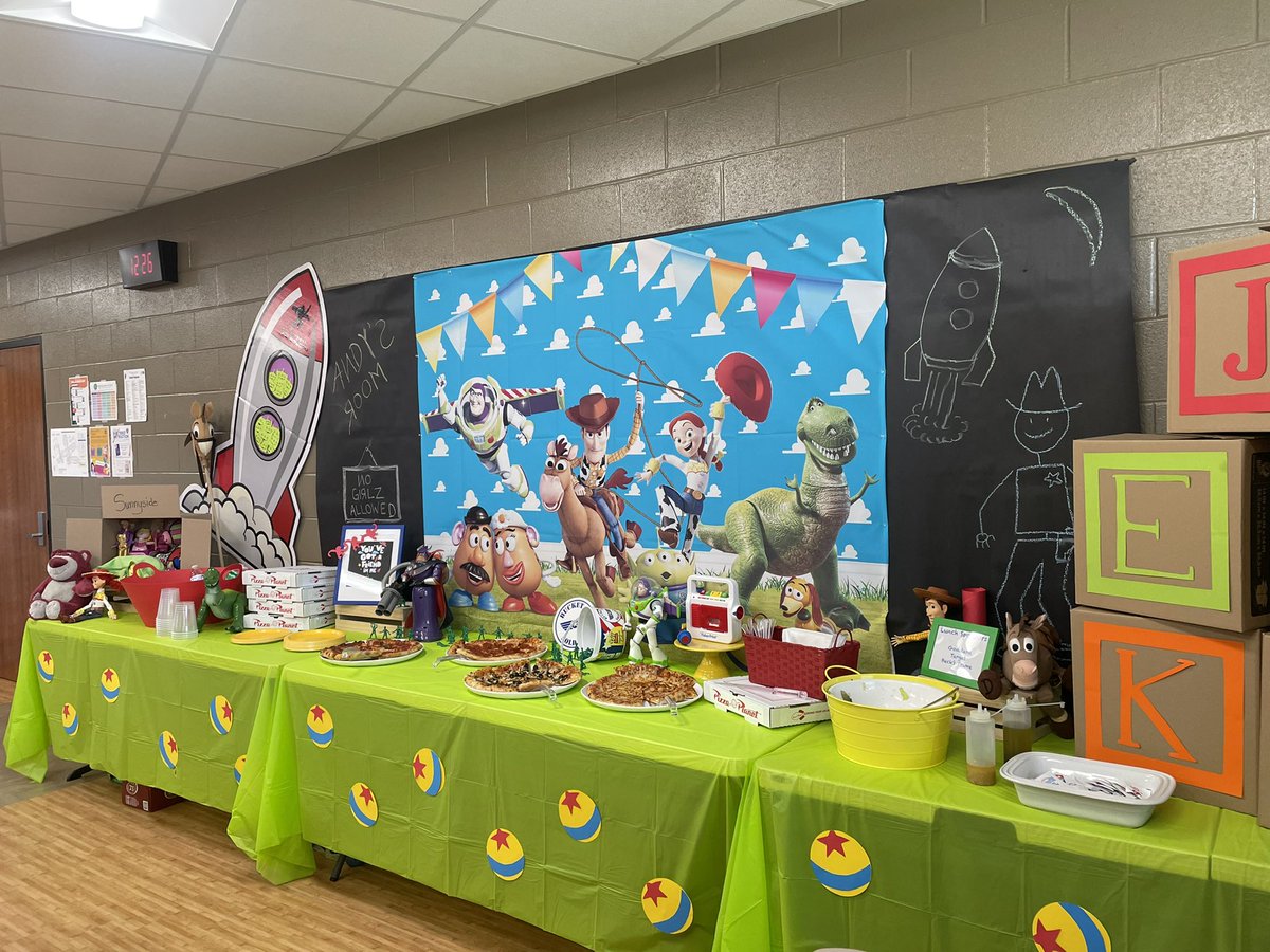 What a week! Felt so loved. Thanks <a href="/MJEjags/">Jenks Elementary</a> <a href="/JenksPta/">Jenks PTA</a> #HappyTeacherAppreciationWeek #GeniesBlueCrew #JAGSney