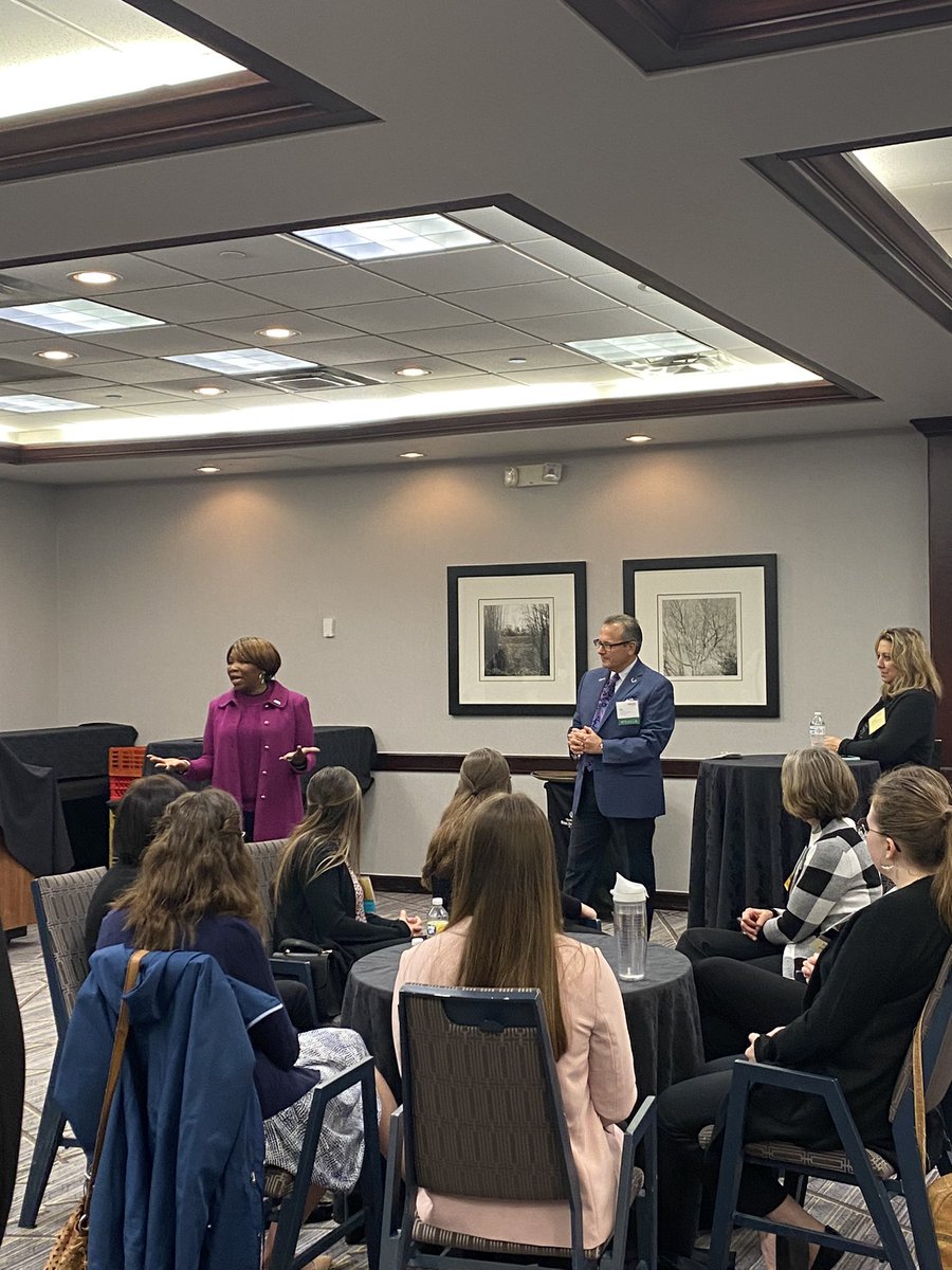 lindseyhaley's tweet photo. Such an awesome way to start #RENEWleadership with @IowaCPAStudents @IowaCPAs https://t.co/mGIHT3M6WU