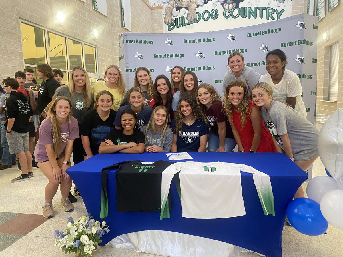 HighBurnet's tweet photo. BIG congrats to one of our seniors, @GillaspieKayla , on signing to go play Volleyball at Odessa College! https://t.co/PFgvcS5Hh0