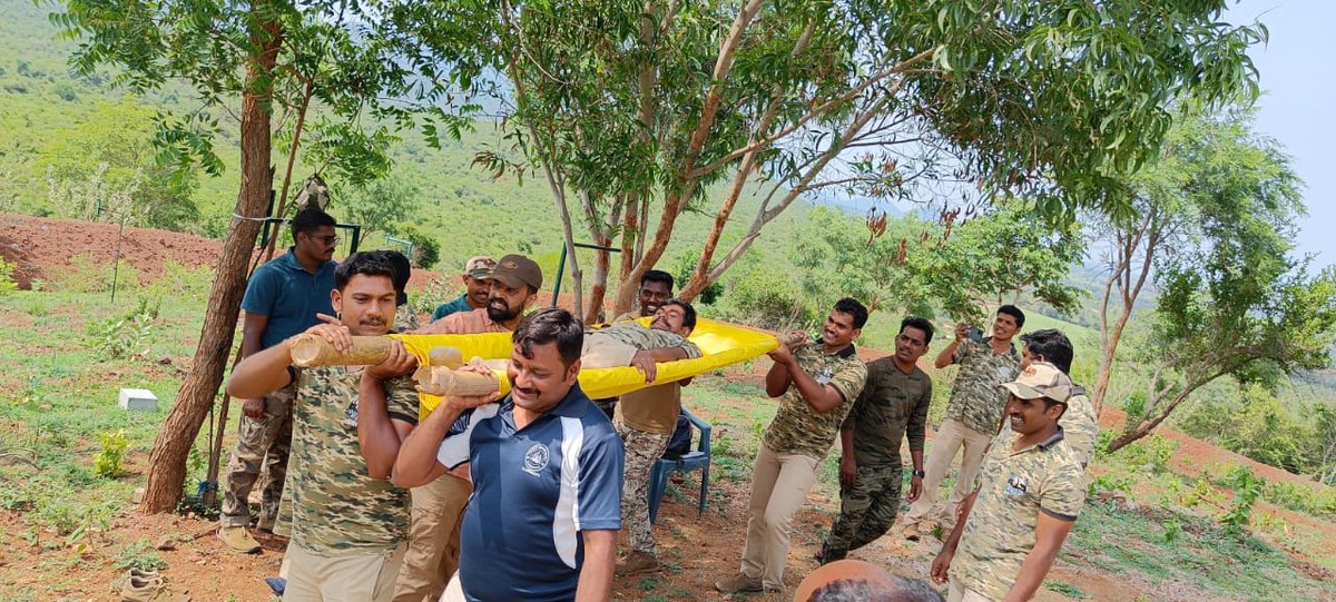 brt_tiger's tweet photo. Jungle survival techniques training to the frontline staff of BRT. This includes first aid techniques, map reading, safety from attack of wild animals, use of locally available materials etc. @ntca_india @moefcc @aranya_kfd @Bandipur_TR @nagaraholetr @TigerBhadra @kudremukh_wild https://t.co/bhwEiGgkxa