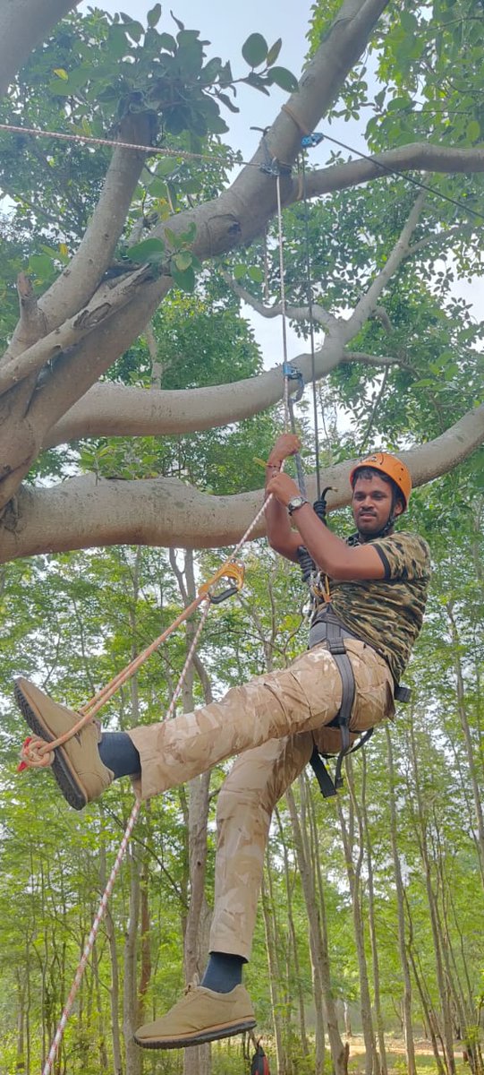 brt_tiger's tweet photo. Jungle survival techniques training to the frontline staff of BRT. This includes first aid techniques, map reading, safety from attack of wild animals, use of locally available materials etc. @ntca_india @moefcc @aranya_kfd @Bandipur_TR @nagaraholetr @TigerBhadra @kudremukh_wild https://t.co/bhwEiGgkxa