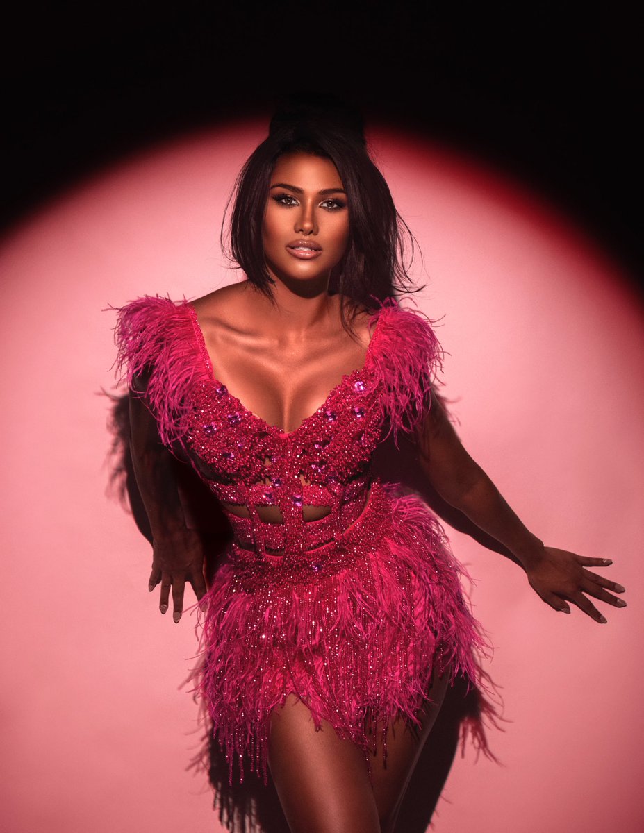 michelle_mcolon's tweet photo. Inspired by the legacy of Lat. American and Caribbean vedettes, @carlosmontelara and @raul0tero pay homage to popular culture icons such as the unique and only Iris Chacón (Ahí viene, Iris chacon 🎶). My beautiful dress is a creation of @gianninaazar #Jayada!! 💗 #IrisChacon https://t.co/id5nFrwDPj